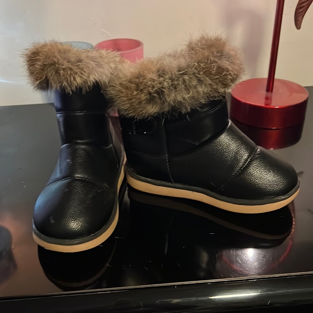 Girls size 12 (30) black boots with fur along the top